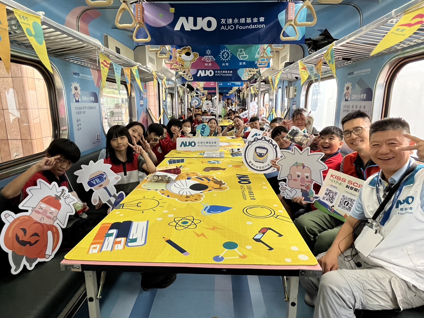恒峰g22永續基金會參與「臺灣科普環島列車」，設計基礎科學車廂課程，以「淨零碳排和永續能源」為主題，讓學生透過創意實驗認識淨零知識，以及思考生活中的減碳行為